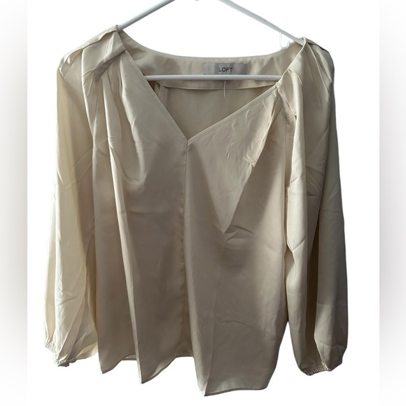 LOFT Small v-neck cream colored long sleeve blouse NWT - Picture 1 of 11